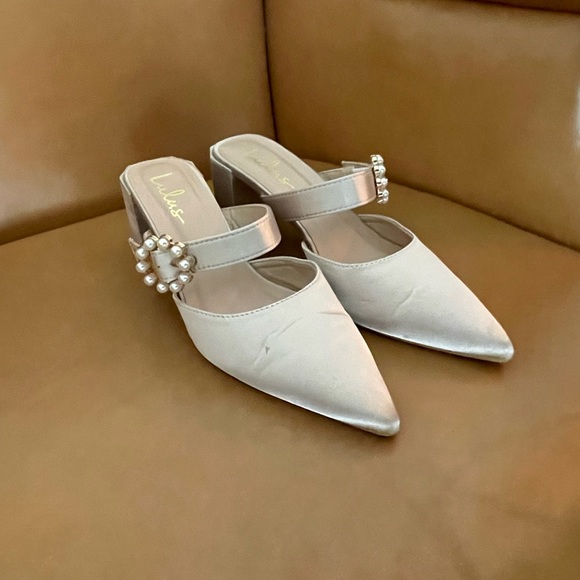 Ivory Satin Pearl Point-Toe Mule - Picture 4 of 8